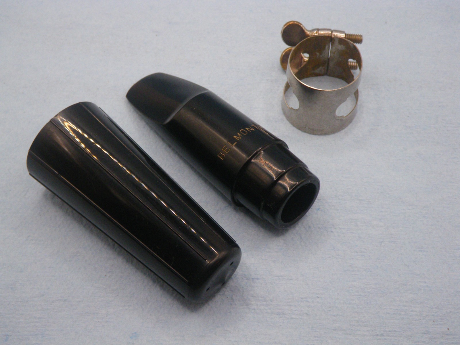 BELMONTE PLASTIC STUDENT LEVEL ALTO SAXOPHONE MOUTHPIECE, LIGATURE, PLASTIC CAP