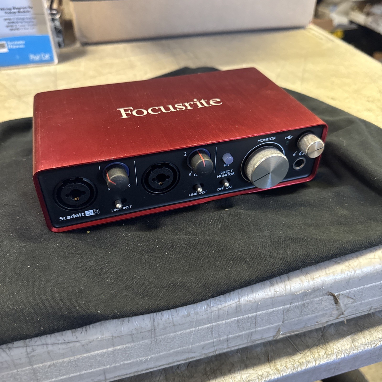 Focusrite Scarlett 2i2 (2nd Gen) USB Audio Interface