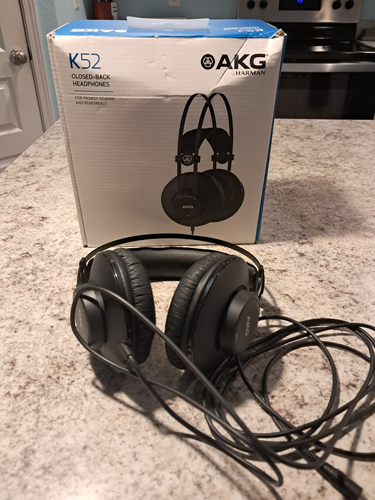 AKG Harman K52 Closed Back Studio Headphones w/ Box Wired 3.5mm jack EXCELLENT