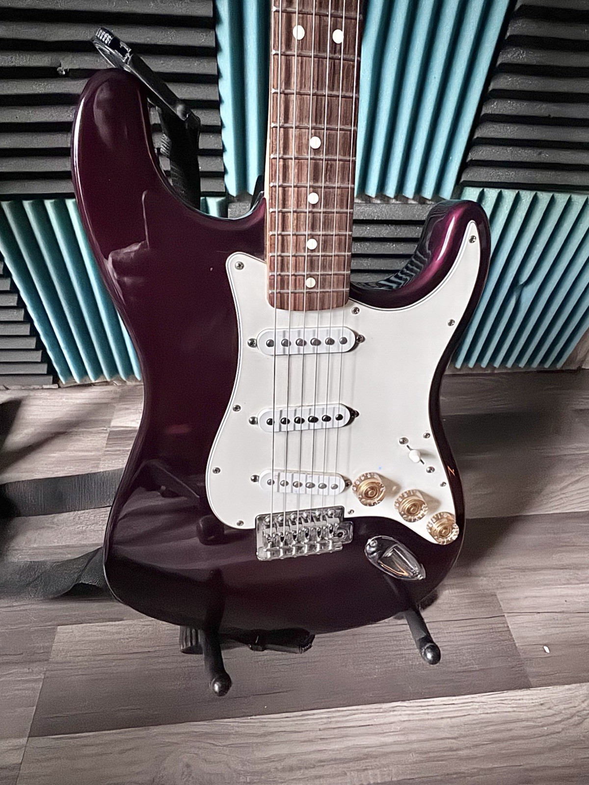 Fender Stratocaste Standar Wine
