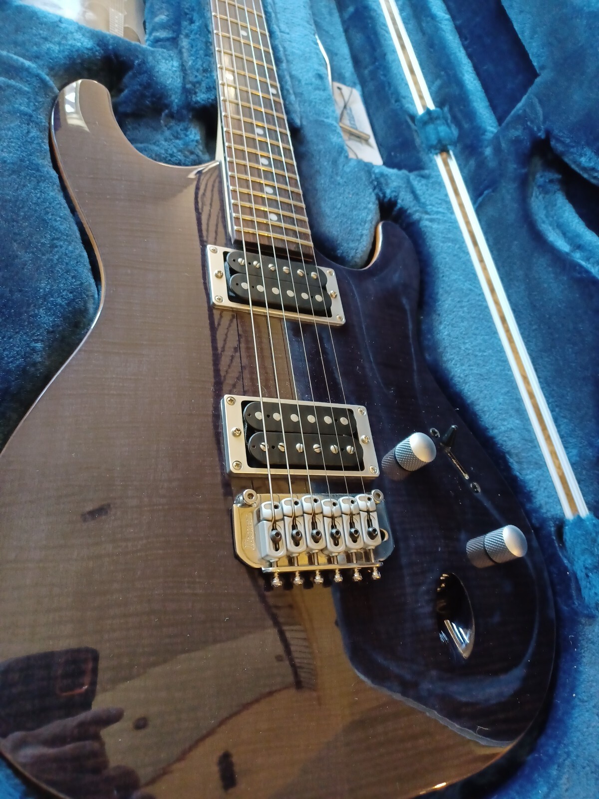 2005 Ibanez SA220FM Rare / made 1 year. Includes case. Made in Korea