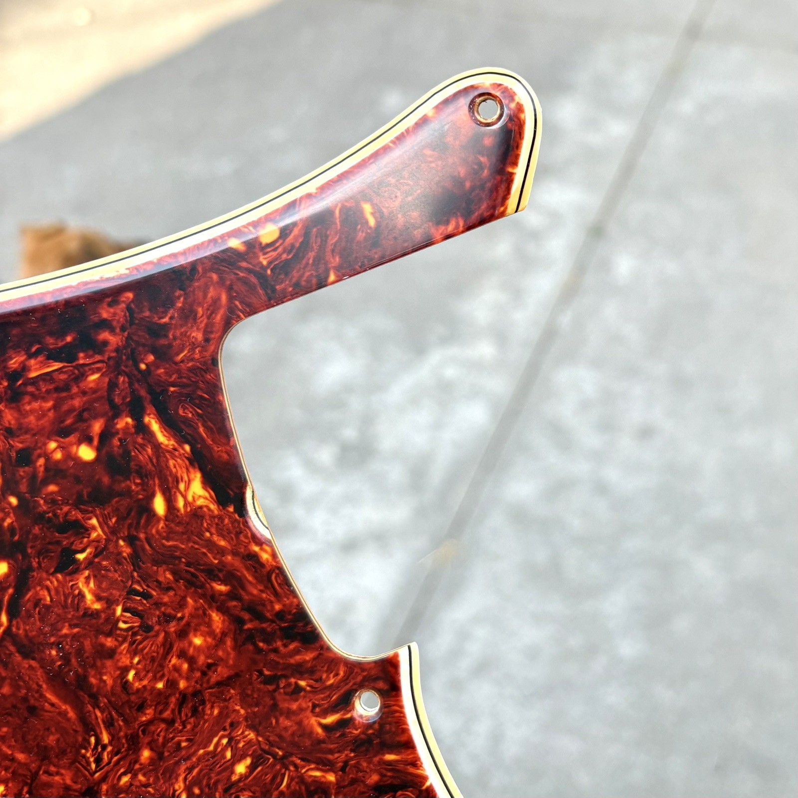 Boots Aged Relic Celluloid Tortoise/White Pickguard for Fender Precision Bass