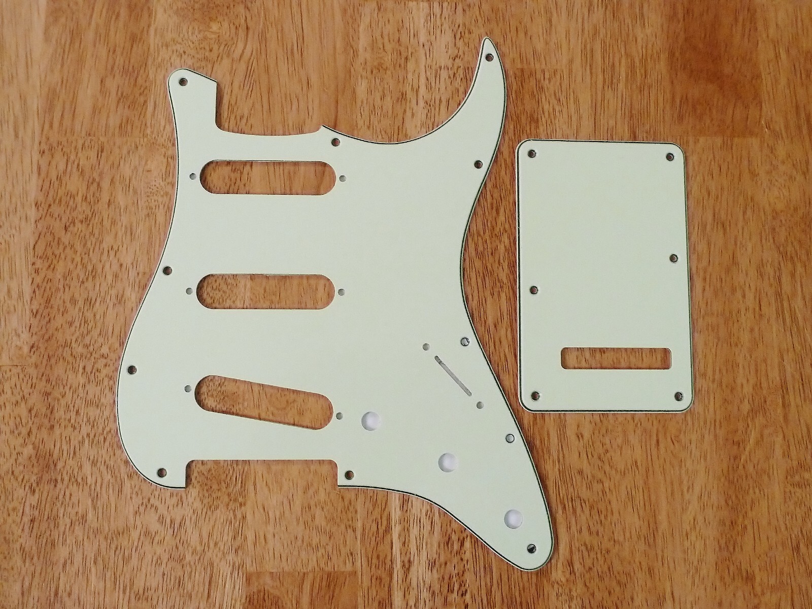 PICKGUARD AND TREMOLO COVER MINT GREEN 3 PLY FOR STRATOCASTER