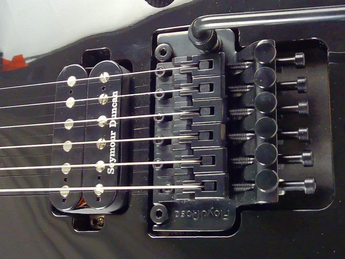 CHARVEL Pro-Mod San Dimas SD1 Gloss Black RH Electric Guitar w/ OHSC (EC2040663)