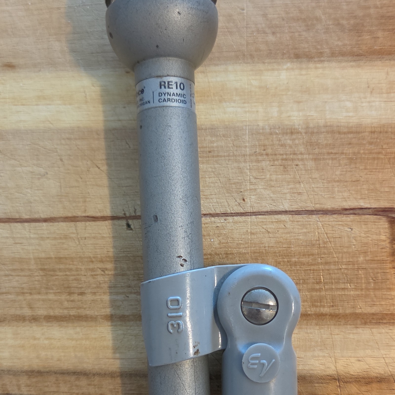 Electro-Voice RE10 Dynamic Cardioid Wired Mic w/ Clip, Gray for Live Performance