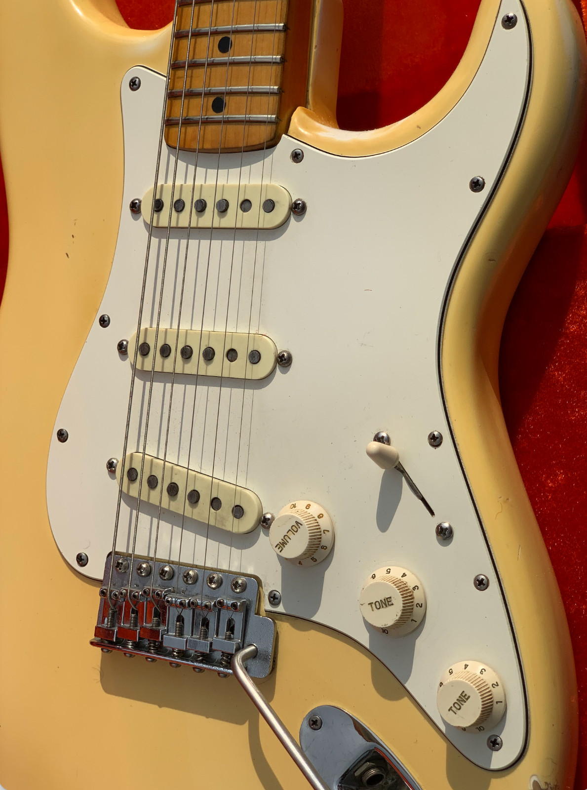 50+ Years Old Fender Vintage OEM Stratocaster 1970s White 3-Spoke Control Knobs