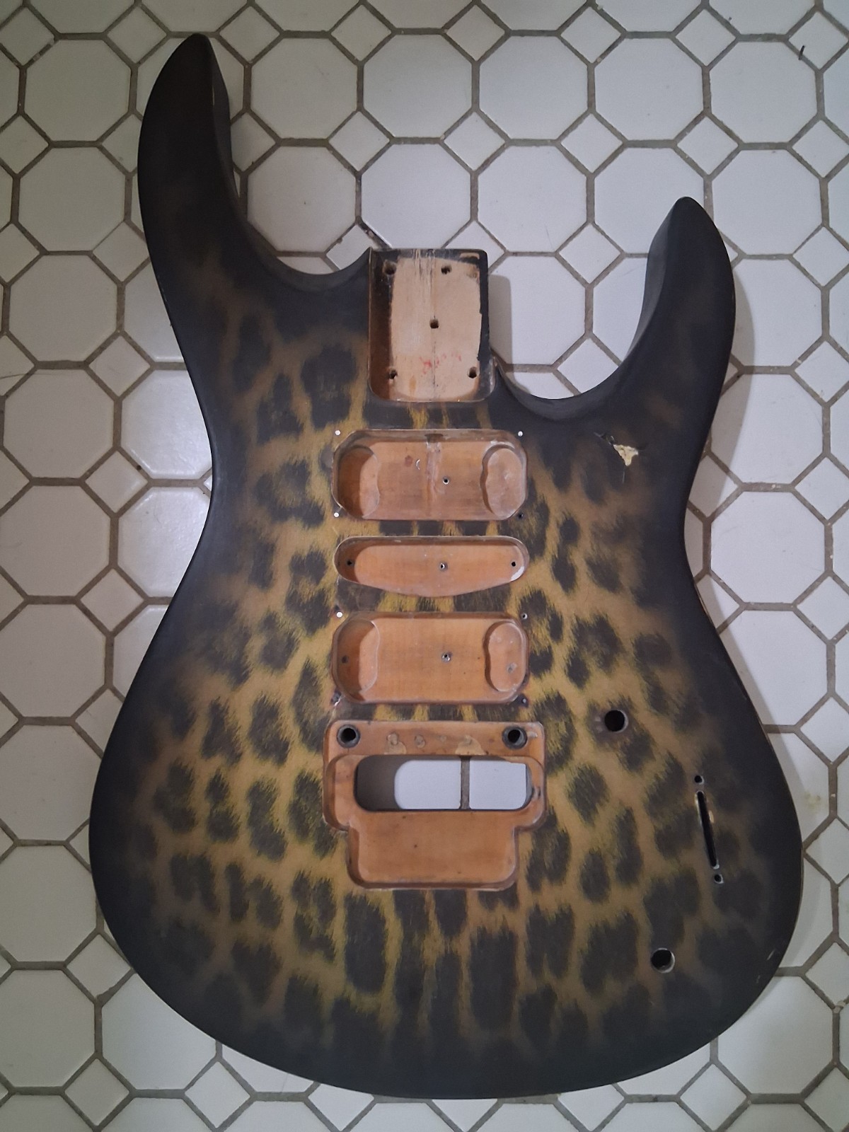Lag Rockline Body available for buyers with the matching neck.